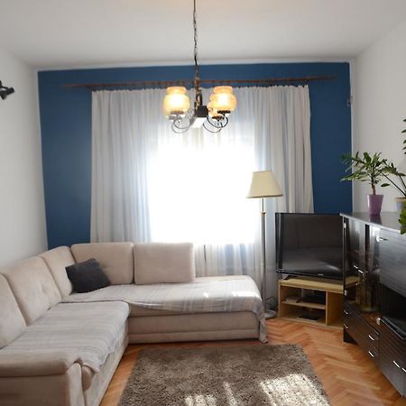 Apartment Klara Примоштен Екстер'єр фото