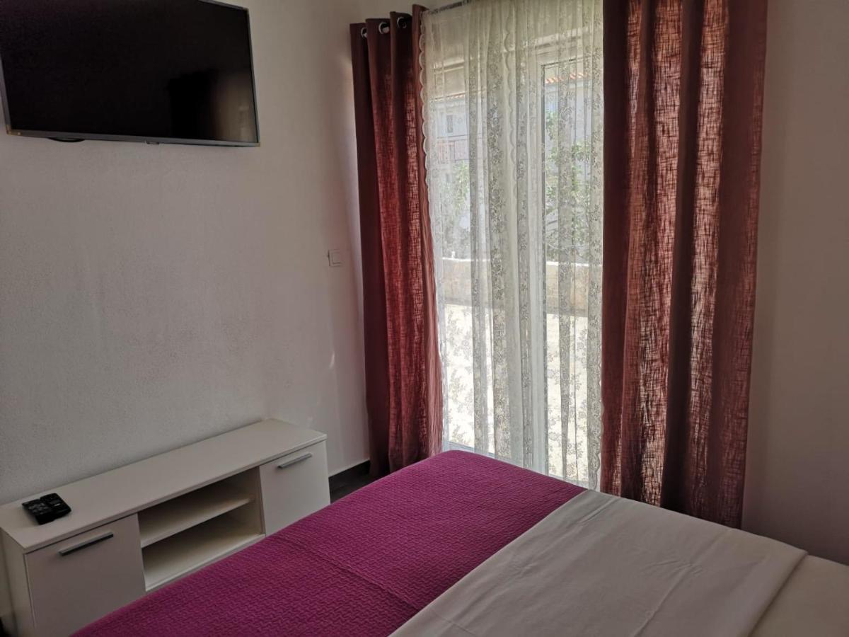 Apartment Klara Примоштен Екстер'єр фото