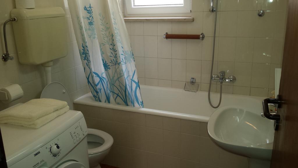 Apartment Klara Примоштен Екстер'єр фото