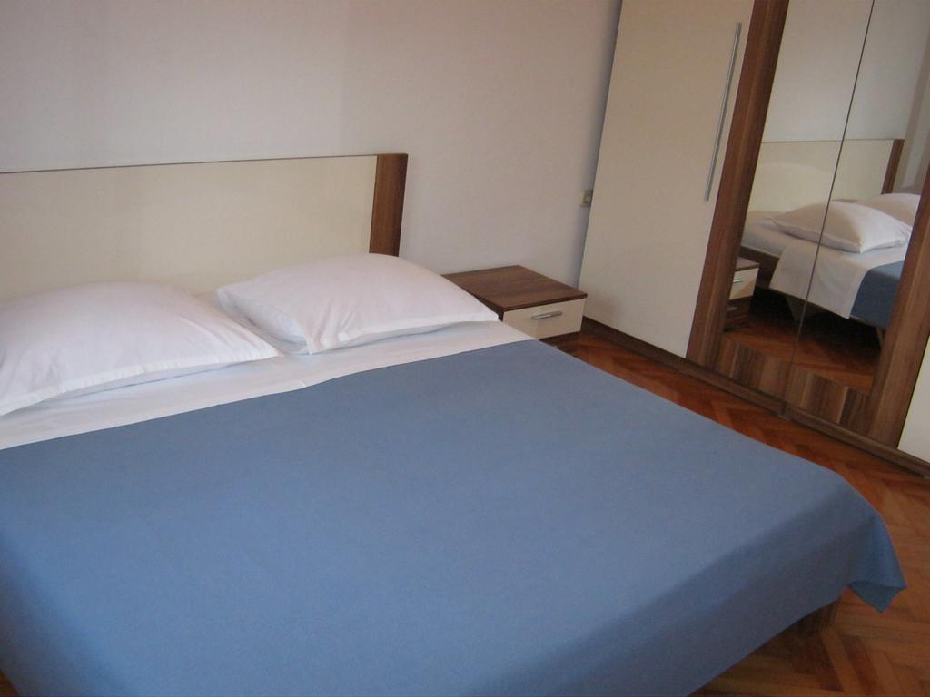 Apartment Klara Примоштен Екстер'єр фото